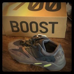 Yeezy 700 Mauve